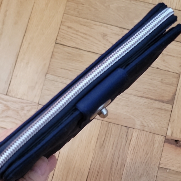 VERA BRADLEY/TURNLOCK WALLET/NAVY - Picture 3 of 11